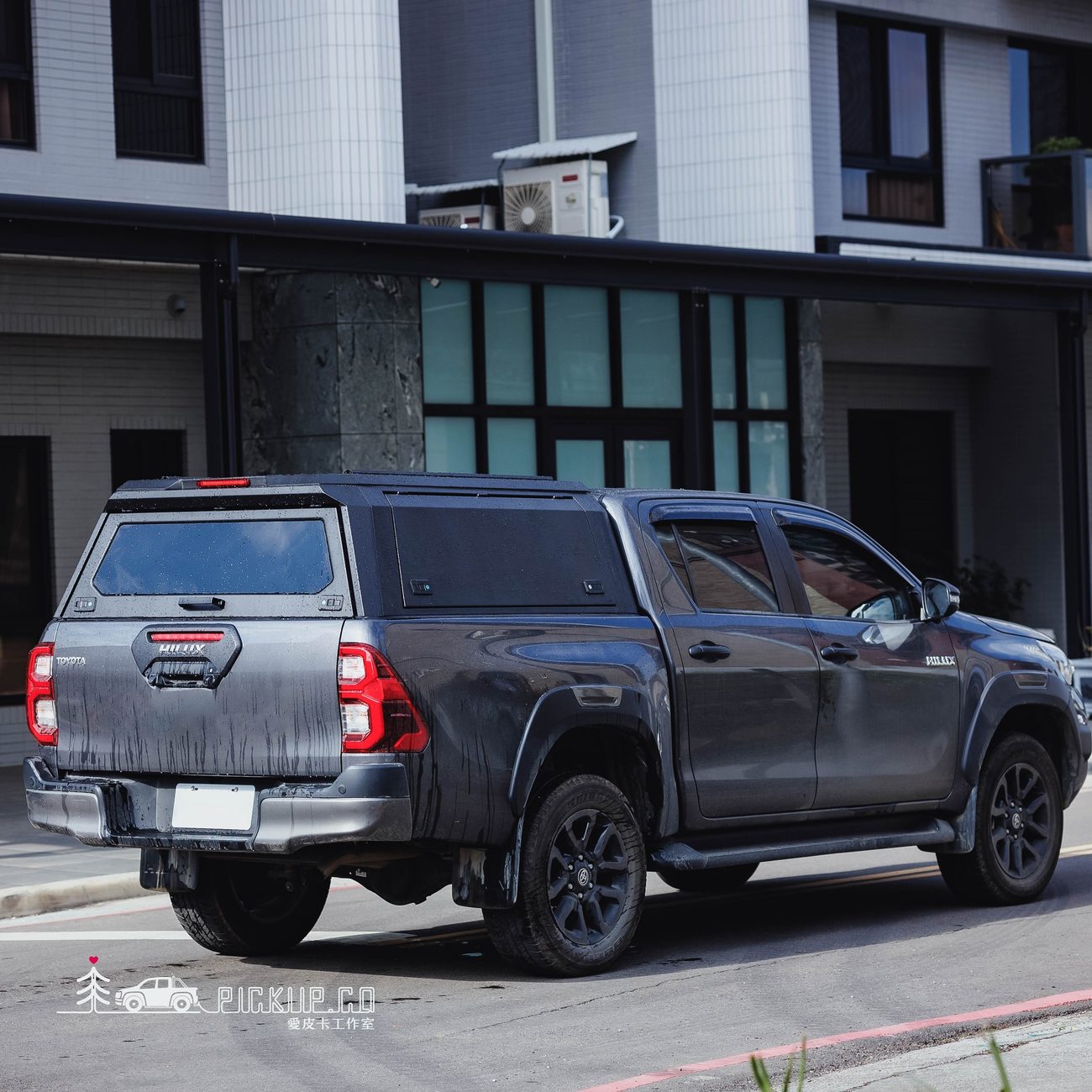 Canopy fitted on Toyota Hilux