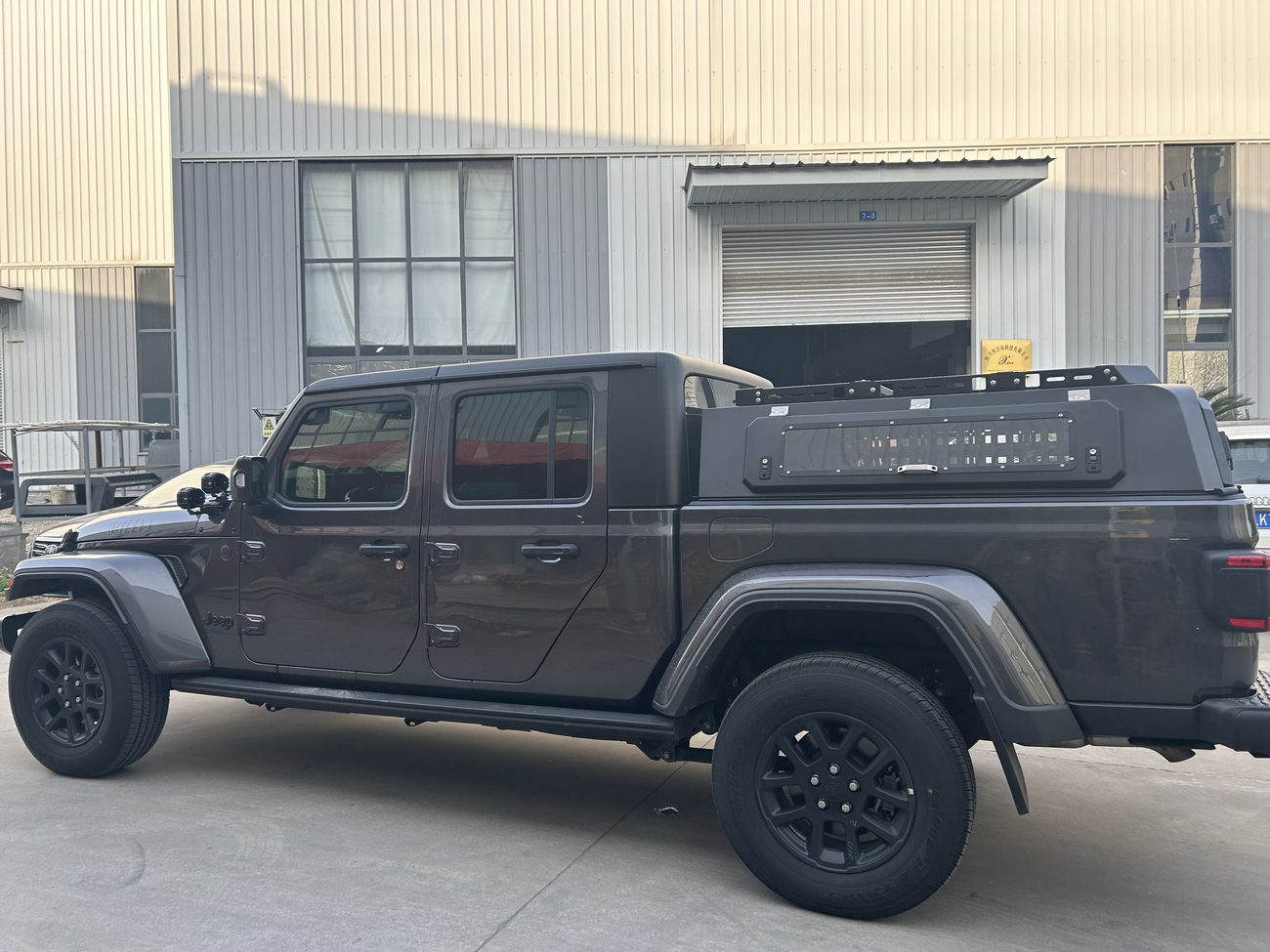 Canopy fitted on Jeep Gladiator