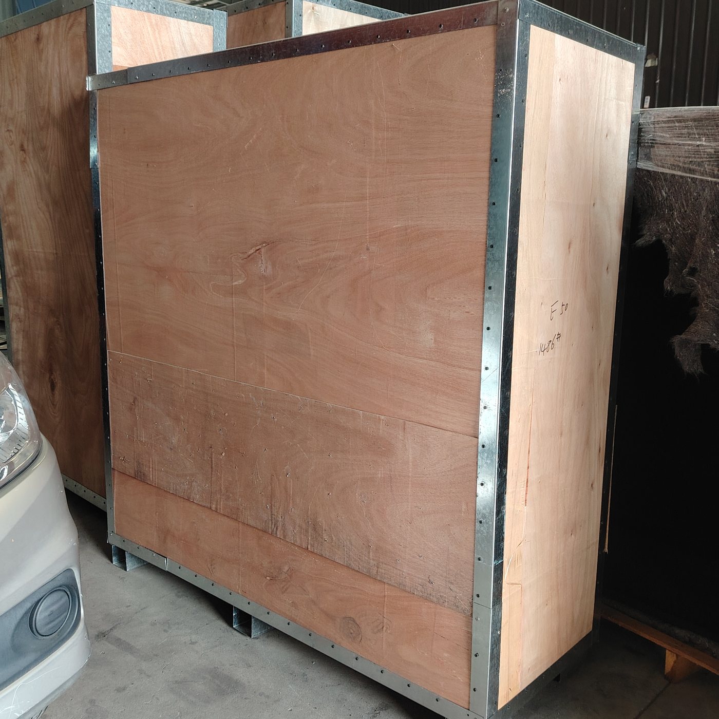 Plywood case, steel banded edges